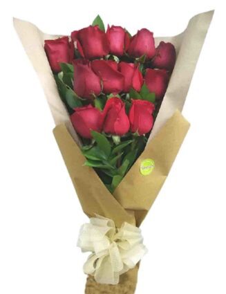 Ramillete de una docena de rosas