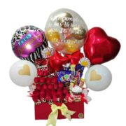 Arreglo de rosas globos y choclates grande