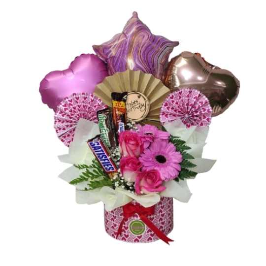 Arreglo de flores, globos y chocolates cumpleaños - Laurel Eventos