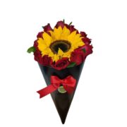 cono de 12 rosas y girasol
