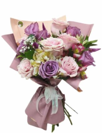 ramillete de rosas rosas y lila