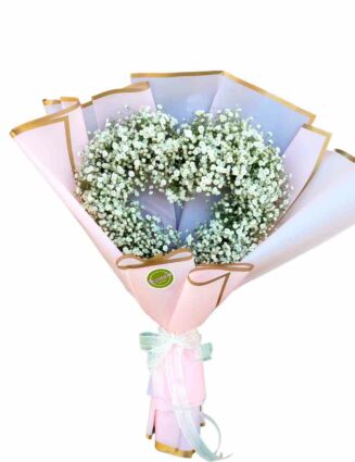 Corazon de pequeñas flores blancas