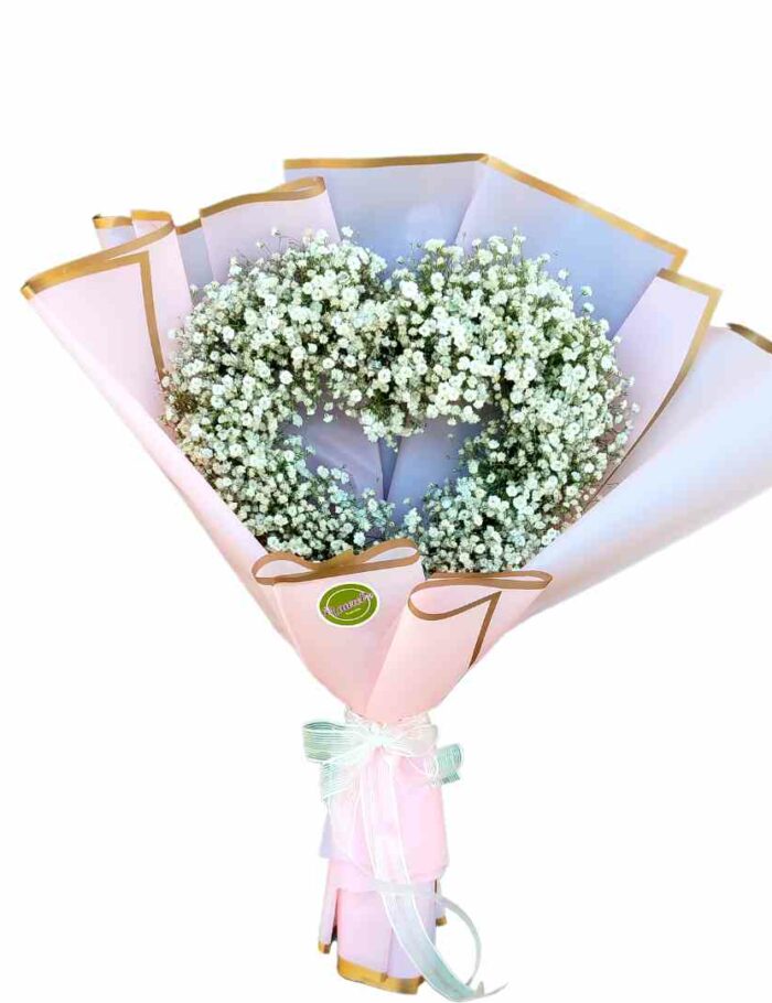 Corazon de pequeñas flores blancas