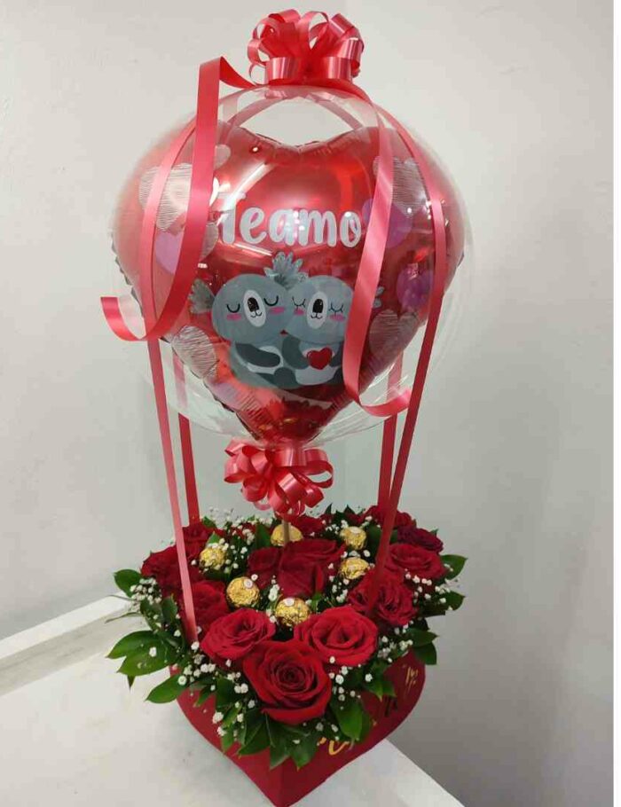 Corazon de rosas con globo