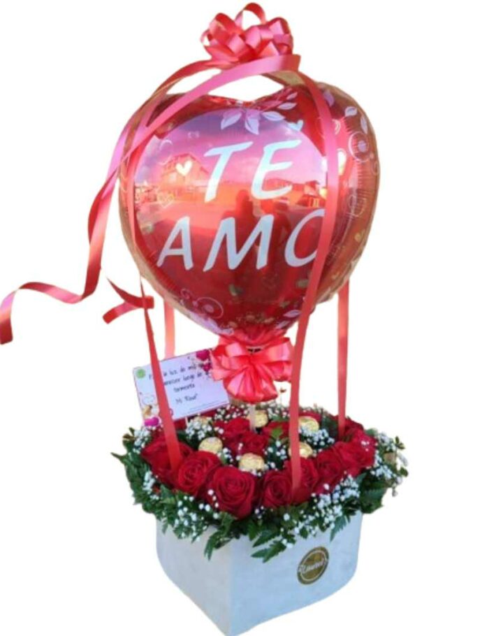 Corazón de rosas con Globo