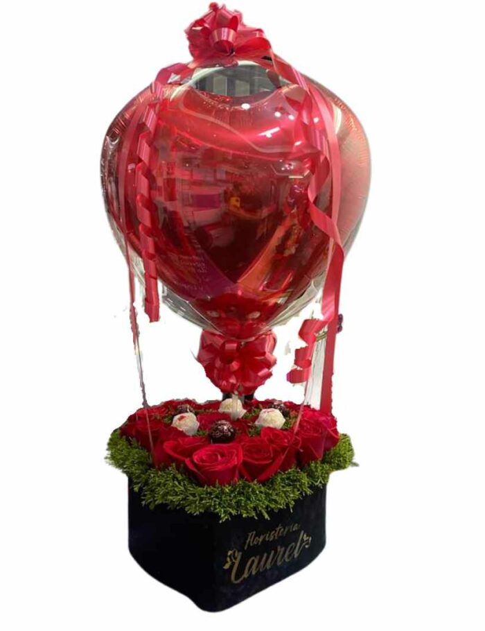 CORAZON DE ROSAS CON GLOBO