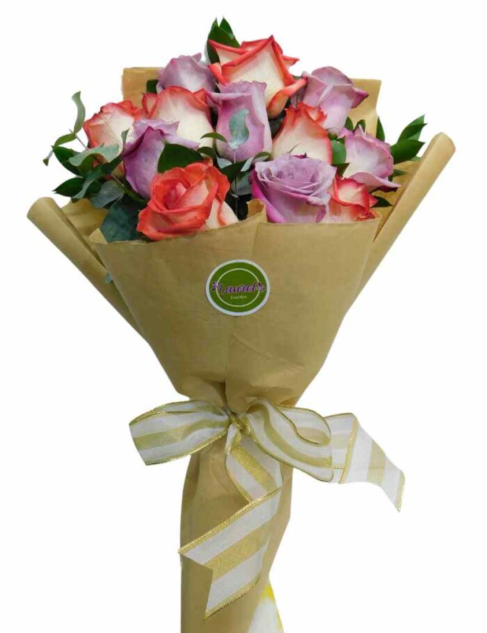 .Ramillete de 12 rosas pasteles1