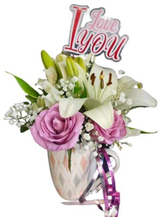 TAZA CON FLORES Y GLOBO