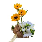 Arreglo de girasoles y lirios premium como regalo para el Dia del Abogado en Floristeria Laurel