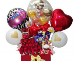 Arreglo de rosas globos y choclates grande Arreglo de rosas globos y choclates grande